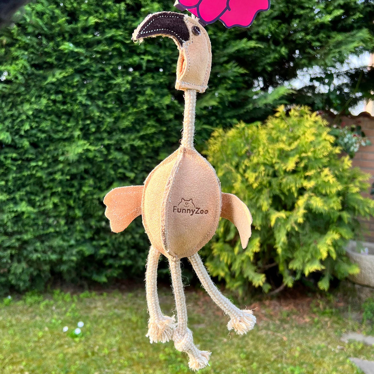 FUNNY ZOO NATURALNA ZABAWKA DLA PSÓW — ZAMSZOWY FLAMING 🦩