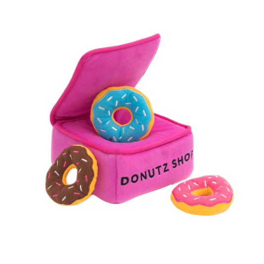 ZIPPY PAWS PLUSZOWA NORKA PUDEŁKO DONUTÓW – PLUSZOWA NORKA DLA PSA (PUDEŁKO DONUTÓW)