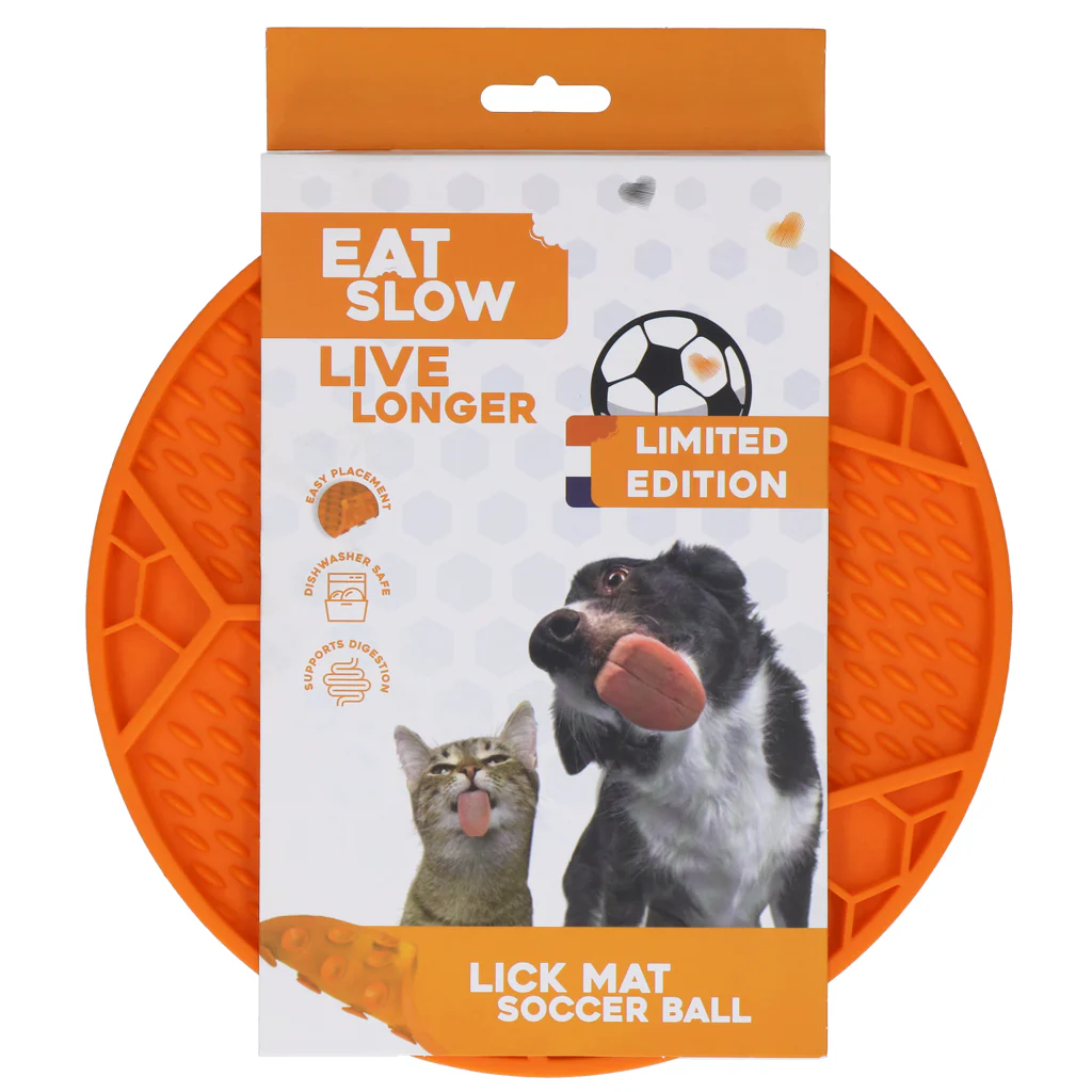 EAT SLOW LIVE LONGER LICK MAT VOETBAL ORANJE